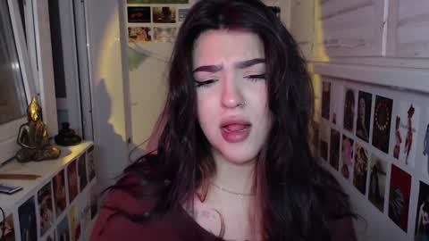 miiiiiiaaaa online show from December 13, 5:00 pm