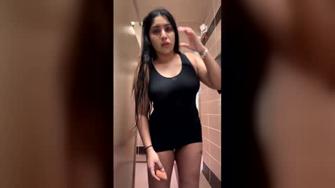 latinamamii1121 online show from February 27, 3:45 pm