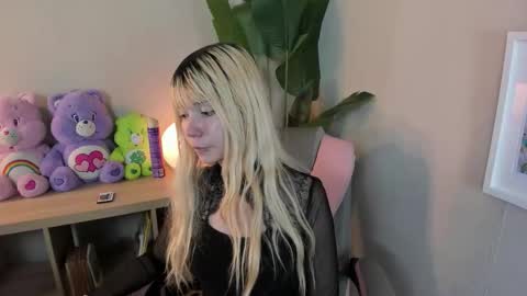 laukyubey1 online show from October 28, 8:57 pm