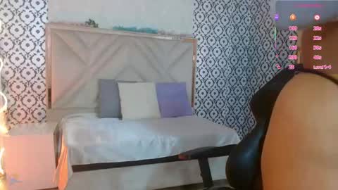 laulin_tay online show from April 22, 3:25 am