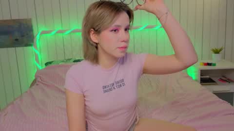 Kylie online show from November 26, 8:21 pm