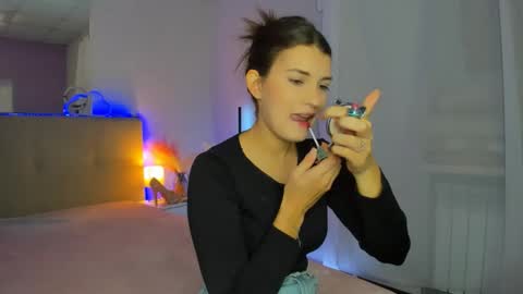 Laura online show from December 2, 6:59 am