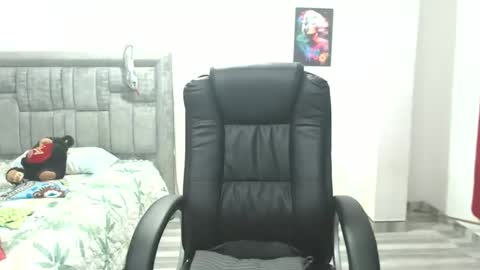 CALL ME LOVE  LAURA online show from December 17, 4:38 am