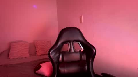 laura online show from April 14, 11:49 pm