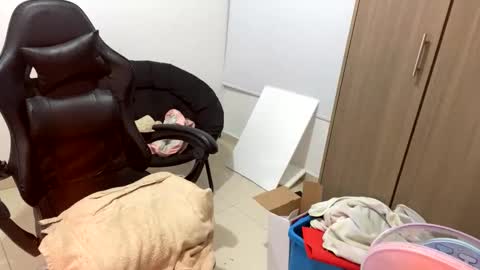 laura online show from November 16, 1:51 am