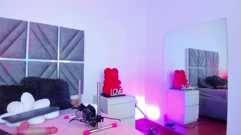 laura_dicardy online show from March 31, 8:09 pm