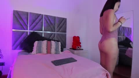 Snapshot of laura_dicardy chatting on September 27, 7:54 pm laura_dicardy online show from September 27, 7:54 pm