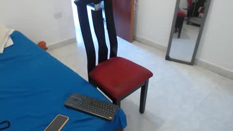 laura_foxx2379 online show from December 13, 8:15 pm