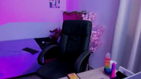 Laura Rose online show from November 28, 7:50 pm