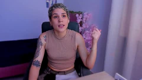 Laura Rose online show from December 2, 6:10 pm