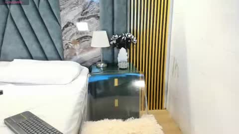 Laura online show from June 10, 8:18 pm