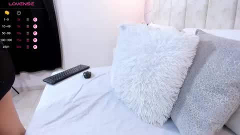 Laura Smith online show from January 17, 9:00 pm