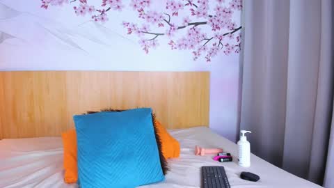 Laura online show from October 15, 3:09 am