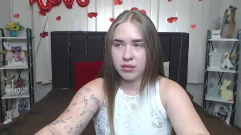 LauraHlot online show from July 8, 6:04 am