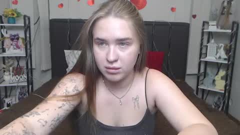 LauraHlot online show from July 13, 6:25 am