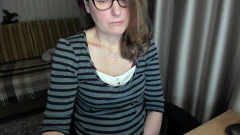 Lauraoven1 online show from March 10, 5:17 pm