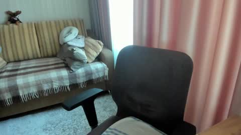 Lauraoven1 online show from March 17, 2:32 pm