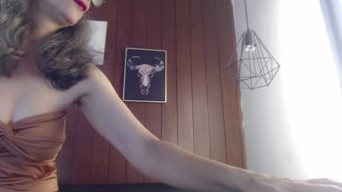 Laura Sofia online show from February 24, 2:00 am