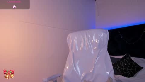 Lauren online show from February 4, 4:18 pm