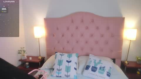 Snapshot of laurenn_smitth chatting on January 28, 12:32 pm laurenn_smitth online show from January 28, 12:32 pm