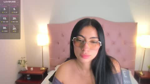 Snapshot of laurenn_smitth chatting on March 3, 12:31 pm laurenn_smitth online show from March 3, 12:31 pm