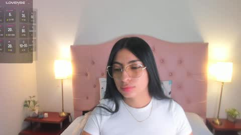Snapshot of laurenn_smitth chatting on January 23, 12:30 pm laurenn_smitth online show from January 23, 12:30 pm