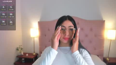 Snapshot of laurenn_smitth chatting on February 10, 12:29 pm laurenn_smitth online show from February 10, 12:29 pm