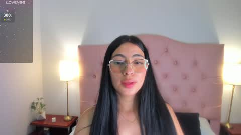 Snapshot of laurenn_smitth chatting on December 17, 2:00 pm laurenn_smitth online show from December 17, 2:00 pm