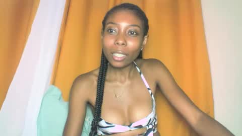 layannek online show from November 15, 1:12 pm