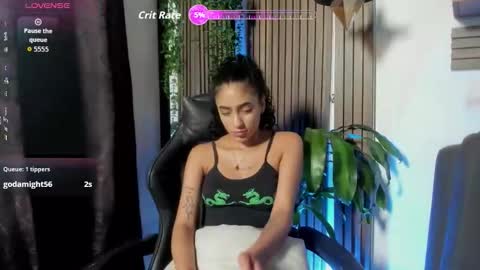 Layla online show from December 5, 2:22 am