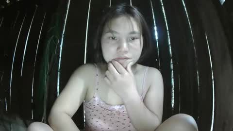 layla_999 online show from April 12, 12:46 am