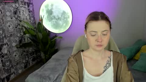 Layla online show from November 27, 7:00 am