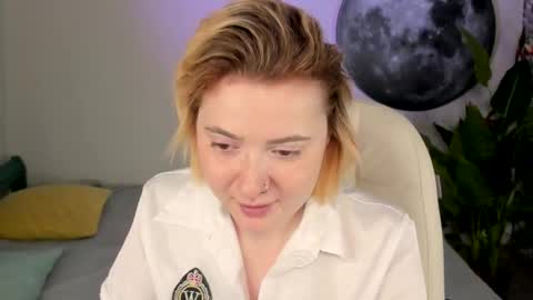 Layla online show from November 17, 6:03 am