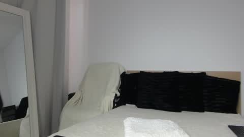 Layla online show from April 7, 8:38 am