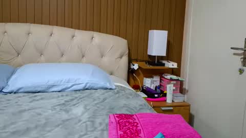 kelly online show from December 15, 1:22 am