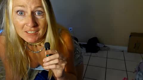 laylalucks online show from October 20, 4:54 pm