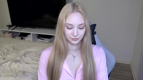 Laylla001 online show from March 11, 6:50 am