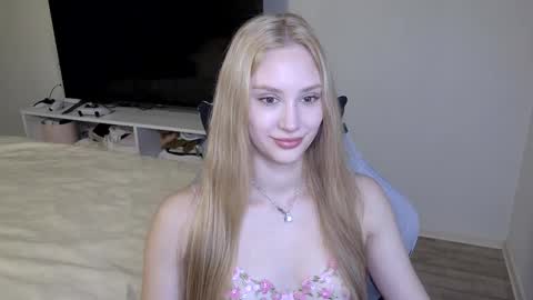 Laylla001 online show from March 17, 5:44 am