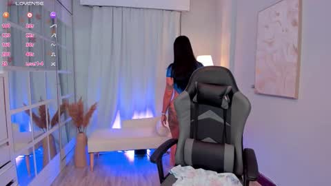 Snapshot of leahjones_ chatting on October 7, 6:18 am Leah Jones online show from October 7, 6:18 am