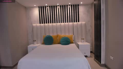 leahnovac online show from October 15, 11:24 am