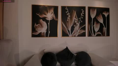 leahnovac online show from September 23, 11:30 am