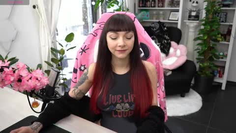 Snapshot of leahobscure chatting on February 16, 7:26 am Leah online show from February 16, 7:26 am