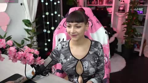 Snapshot of leahobscure chatting on January 31, 4:27 pm Leah online show from January 31, 4:27 pm