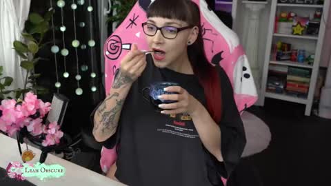 Snapshot of leahobscure chatting on September 21, 7:23 pm Leah online show from September 21, 7:23 pm