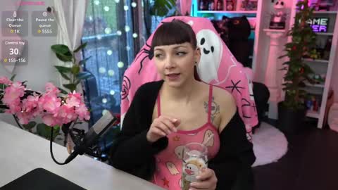 Snapshot of leahobscure chatting on January 26, 7:21 am Leah online show from January 26, 7:21 am
