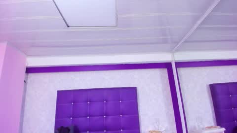 leamoreau__ online show from November 23, 12:51 pm