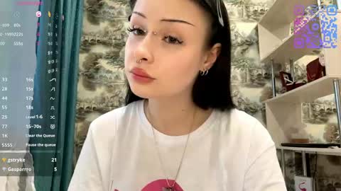 Kiki online show from May 11, 4:04 pm