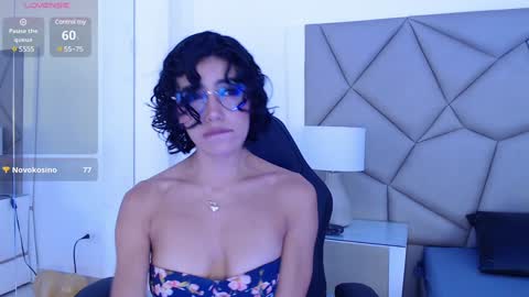 Snapshot of leethompson_ chatting on January 3, 11:57 am Leet  online show from January 3, 11:57 am