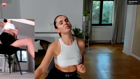 Elle  online show from September 19, 1:54 pm