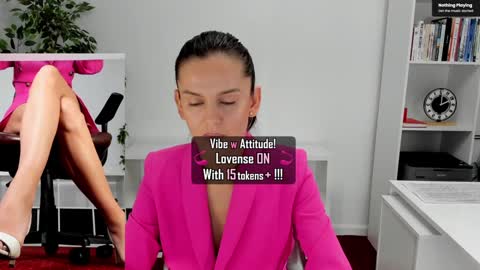 Elle  online show from October 15, 7:00 am